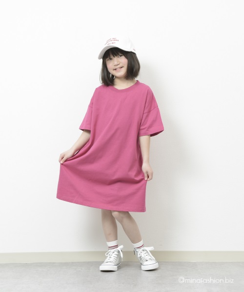 オーバーサイズワンピをゆったり着こなす女の子らしいコーデ