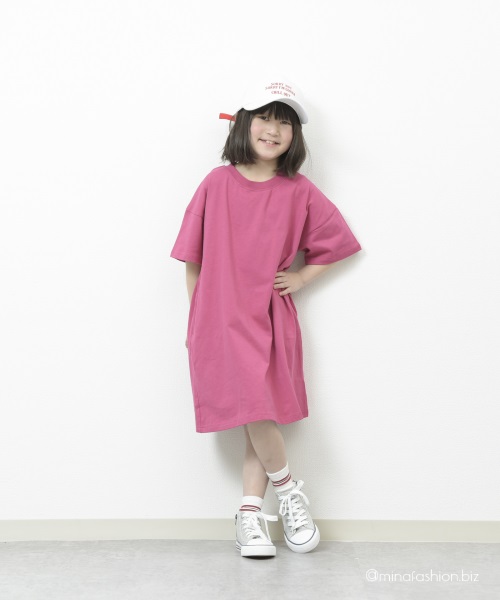 オーバーサイズワンピをゆったり着こなす女の子らしいコーデ