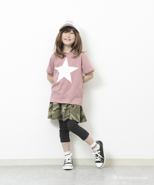 ミニタリー柄×くすみピンクで控えめガーリーに