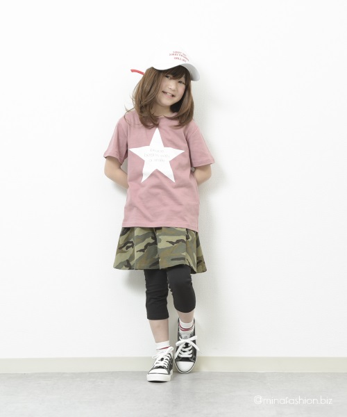 ミニタリー柄×くすみピンクで控えめガーリーに