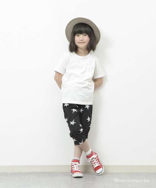 ホワイト×ネイビーの大人カラーにキッズらしい星柄をプラス