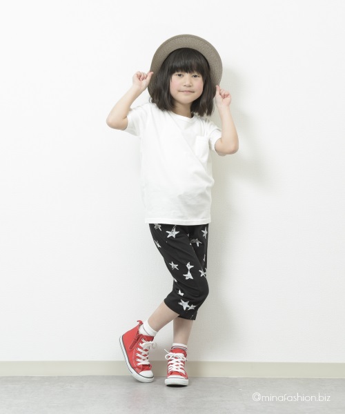 ホワイト×ネイビーの大人カラーにキッズらしい星柄をプラス