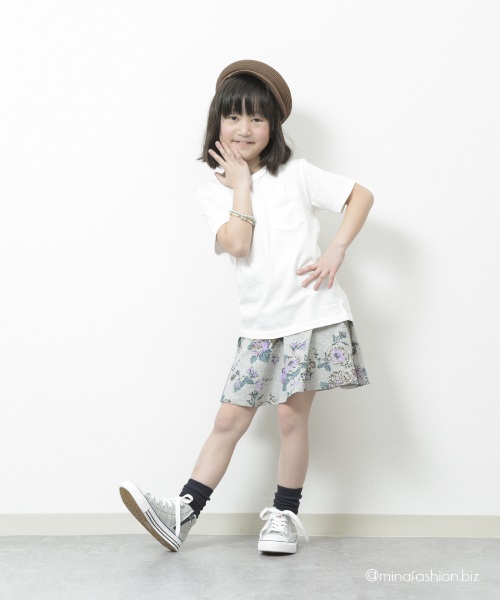 花柄スカート×ルーズソックスで足元から可愛らしく