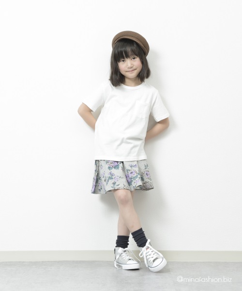 花柄スカート×ルーズソックスで足元から可愛らしく