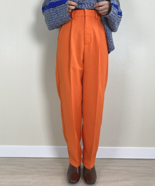 bohmal タックセンタープレスワイドパンツ ¥3,990（税込）