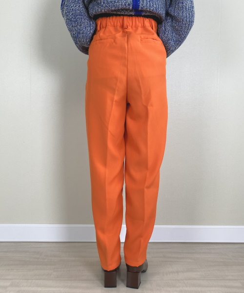 bohmal タックセンタープレスワイドパンツ ¥3,990（税込）