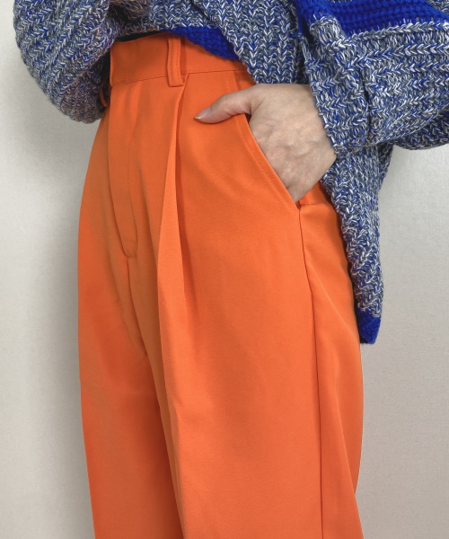 bohmal タックセンタープレスワイドパンツ ¥3,990（税込）