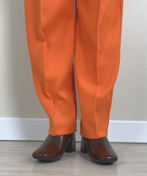 bohmal タックセンタープレスワイドパンツ ¥3,990（税込）