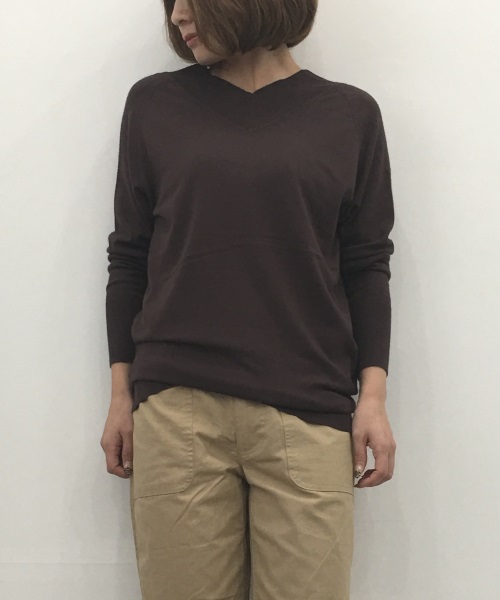 DoCLASSE シルクフィール・Vネックラグランセーター