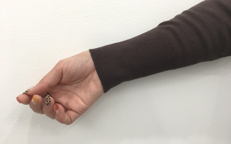 DoCLASSE シルクフィール・Vネックラグランセーター