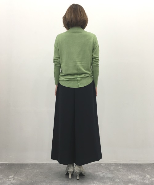 DoCLASSE シルクフィール・ボタンデザインセーター