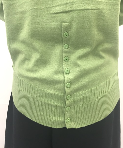 DoCLASSE シルクフィール・ボタンデザインセーター