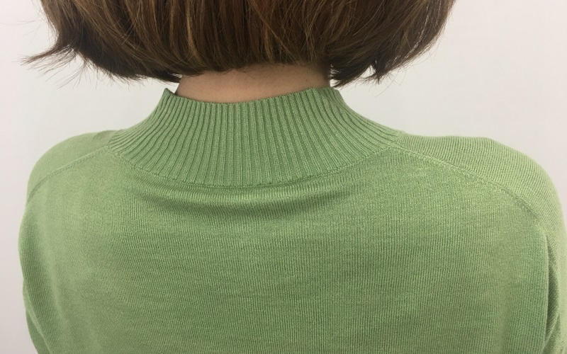 DoCLASSE シルクフィール・ボタンデザインセーター