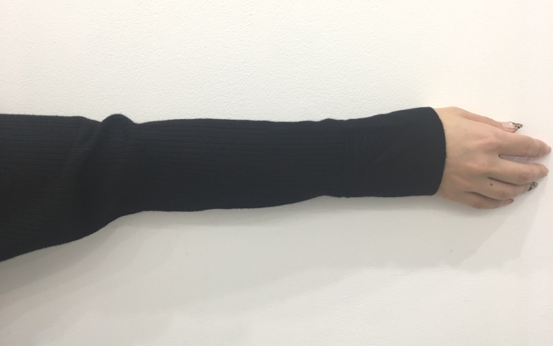 DoCLASSE シルクフィール・Vネックリブカーディガン