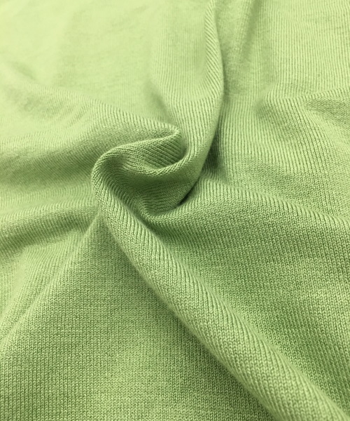 DoCLASSEシルクフィール・ボタンデザインセーター