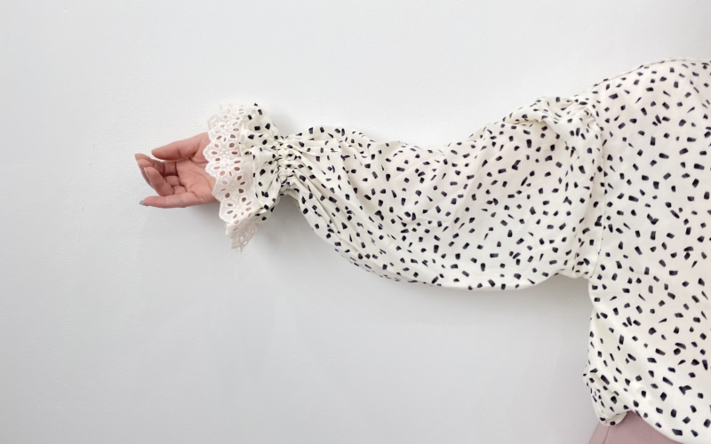 REAL CUBE ボウタイドットデザインボタンブラウス