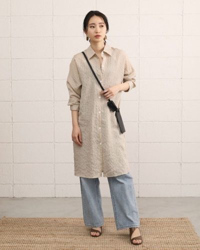 2020年30代女性の春夏トレンドファッション・シアーシャツ