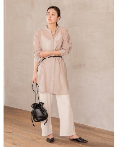 2020年30代女性の春夏トレンドファッション・シアーシャツ