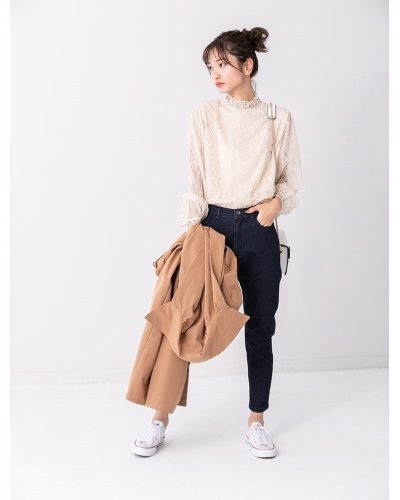 2020年30代女性の春夏トレンドファッション・レースブラウス