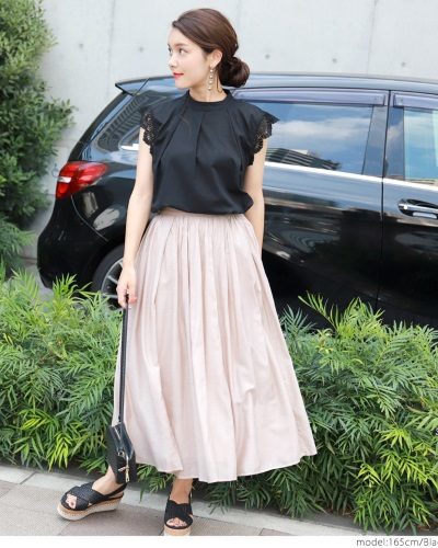 2020年30代女性の春夏トレンドファッション・レースブラウス