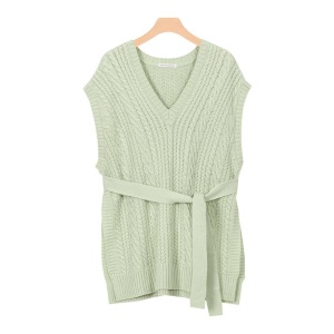 Pierrot・ケーブルVネックニットベスト/3,290円