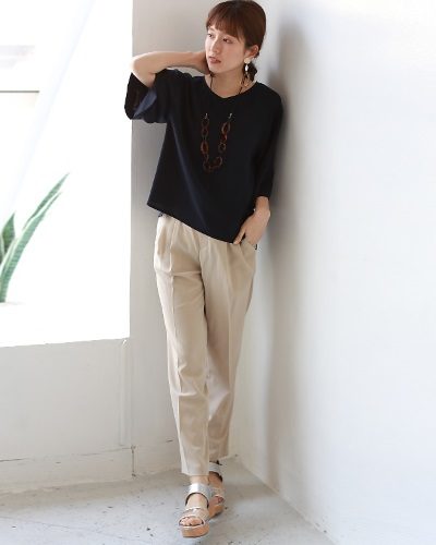 2020年30代女性の春夏トレンドファッション・テーパードパンツ