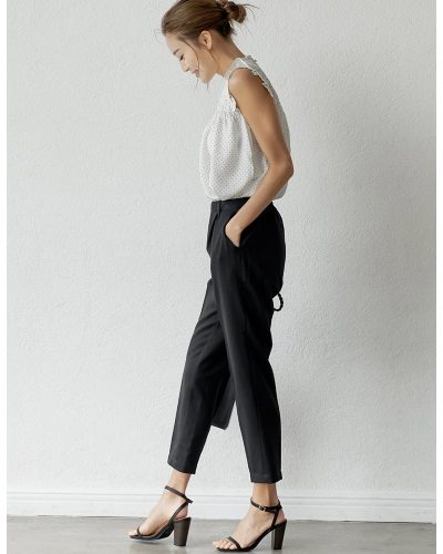 2020年30代女性の春夏トレンドファッション・テーパードパンツ