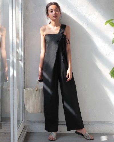 2020年30代女性の春夏トレンドファッション・ジャンプスーツ