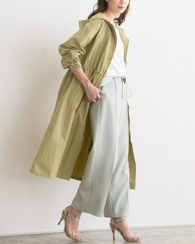 2020年30代女性の春夏トレンドファッション・マウンテンパーカー