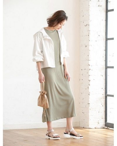 2020年30代女性の春夏トレンドファッション・マウンテンパーカー