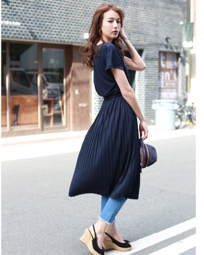 2020年30代女性の春夏トレンドファッション・プリーツ素材