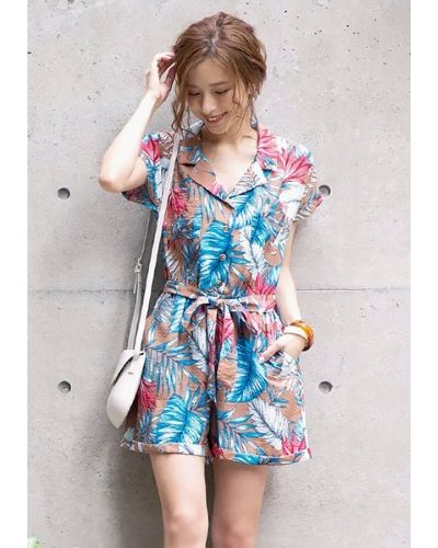 2020年30代女性の春夏トレンドファッション・ネイチャー柄
