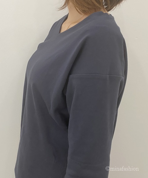 DoCLASSE　ドゥクラッセTシャツ・抜け感Vネック　4,389円（税込）