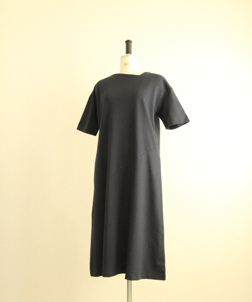 DoCLASSE　シルキーコットン・アシメネックワンピース　5,489円（税込）