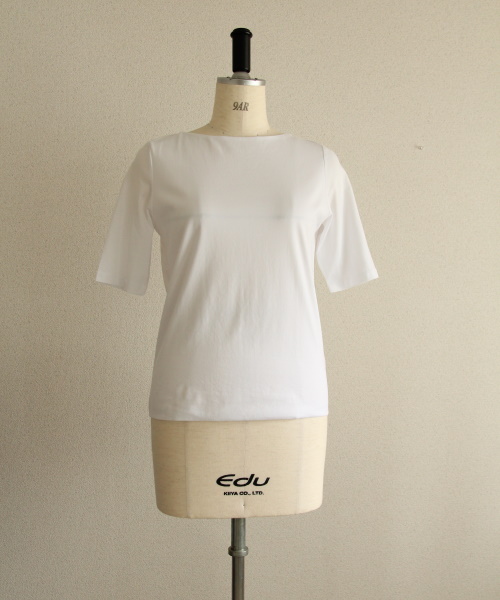 DoCLASSE　ドゥクラッセTライト・ボートネック／5分袖　3,289円（税込）