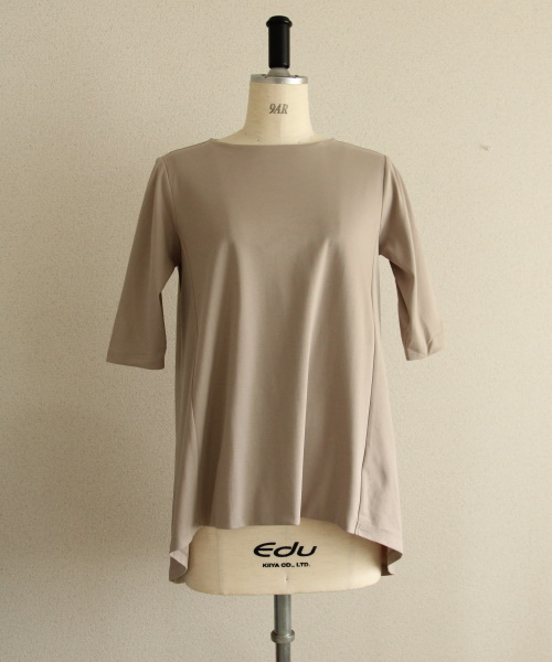 DoCLASSE　ドゥクラッセTシャツ・ラウンドフレア　4,389円（税込）