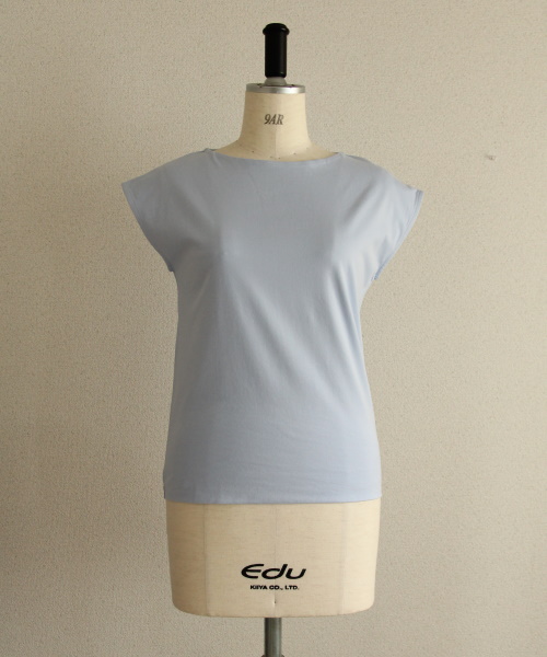 DoCLASSE　ドゥクラッセTライト・ボートネック／フレンチ袖　3,289円（税込）