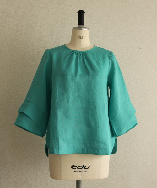 DoCLASSE　21番リネン・ティアードスリーブブラウス　5,489円（税込）