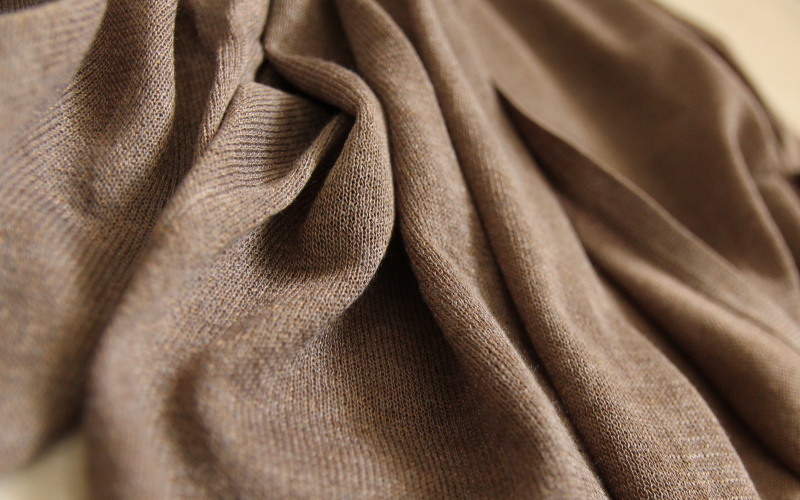 DoCLASSE　スパークリングニット・ミディカーディガン　5,489円（税込）