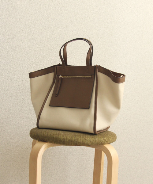 DoCLASSE　はっ水キャンバス・マルチWAYバッグ　10,989円（税込）