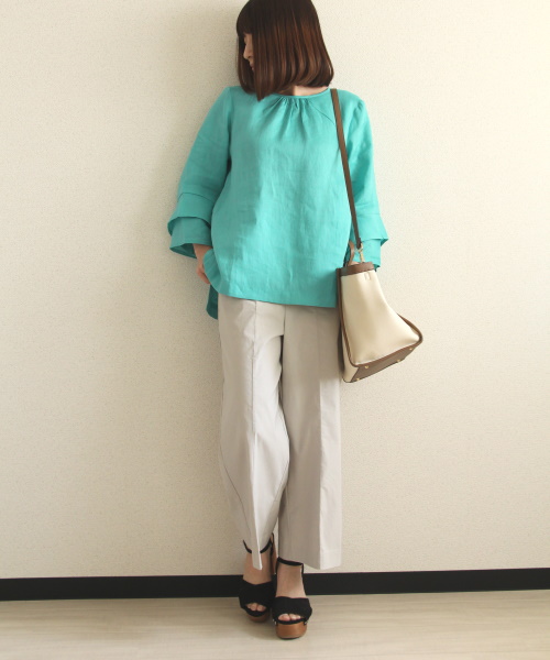 DoCLASSE　21番リネン・ティアードスリーブブラウス　5,489円（税込）