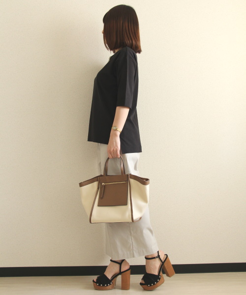 DoCLASSE　ドゥクラッセTシャツ・パール使いキーネック　5,489円（税込）