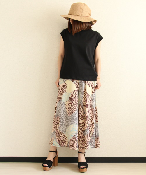 DoCLASSE　UVスラブ・ガウチョパンツ　4,389円（税込）