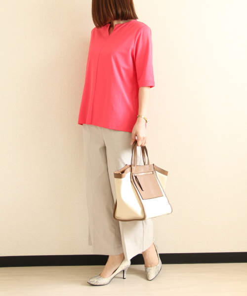 DoCLASSE　ドゥクラッセTライト・キーネック／5分袖　4,389円（税込）