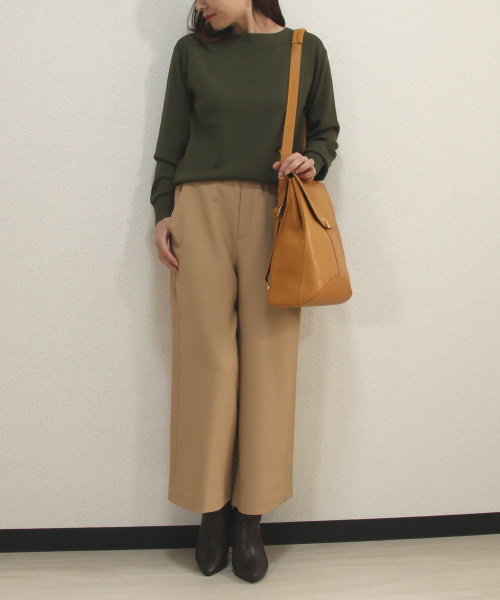 DoCLASSE　総針ニット・ボートネックプルオーバー3,289円（税込）