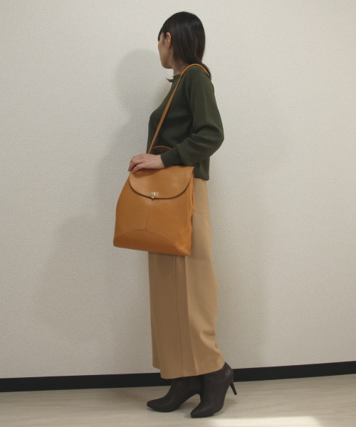 DoCLASSE　総針ニット・ボートネックプルオーバー3,289円（税込）