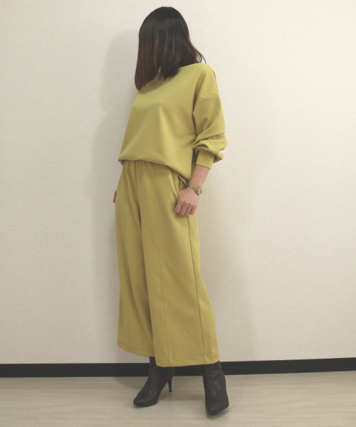 DoCLASSE　フレクシージョーゼット・キーネックトップス　5,489円（税込）