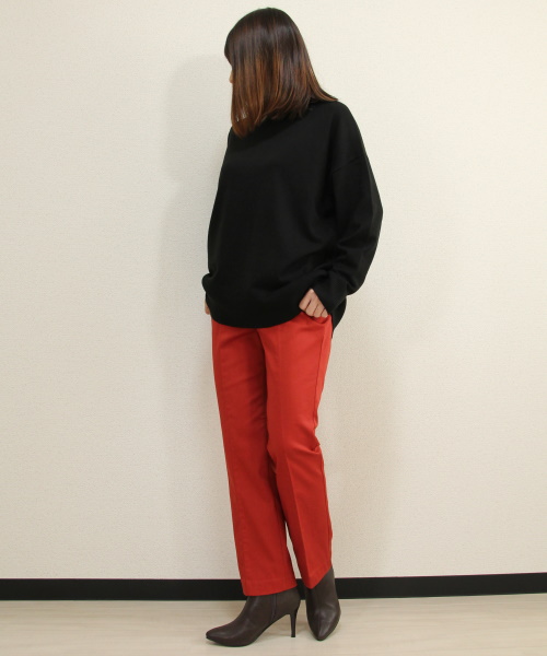 DoCLASSE　リラクシーニット・バックスリットハイネック　5,489円（税込）