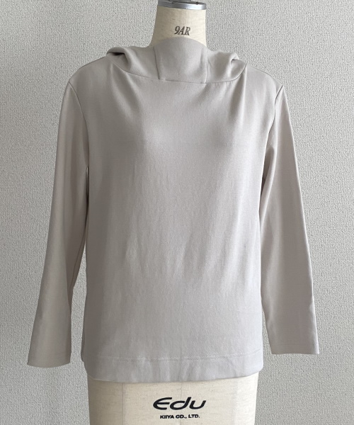 DoCLASSE　接結ストレッチ・フーデッドプルオーバー　3,289円（税込）