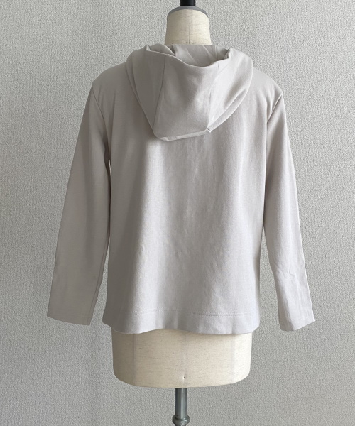 DoCLASSE　接結ストレッチ・フーデッドプルオーバー　3,289円（税込）